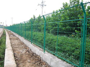 高速公路隔離柵報價、廠家選擇及路橋附屬工程建筑勞務分包指南